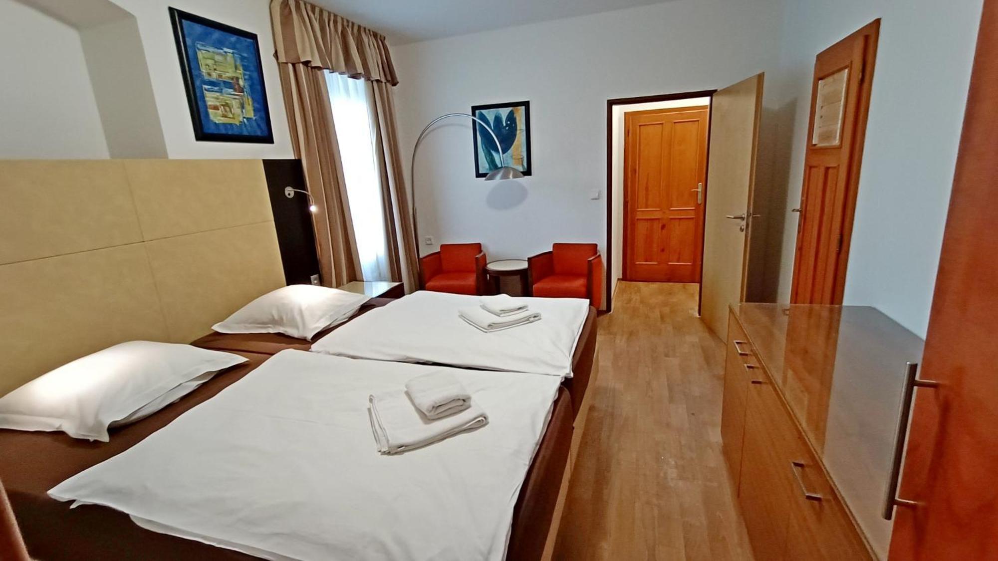 Apartments Gato Karlovy Vary Dalovice Εξωτερικό φωτογραφία
