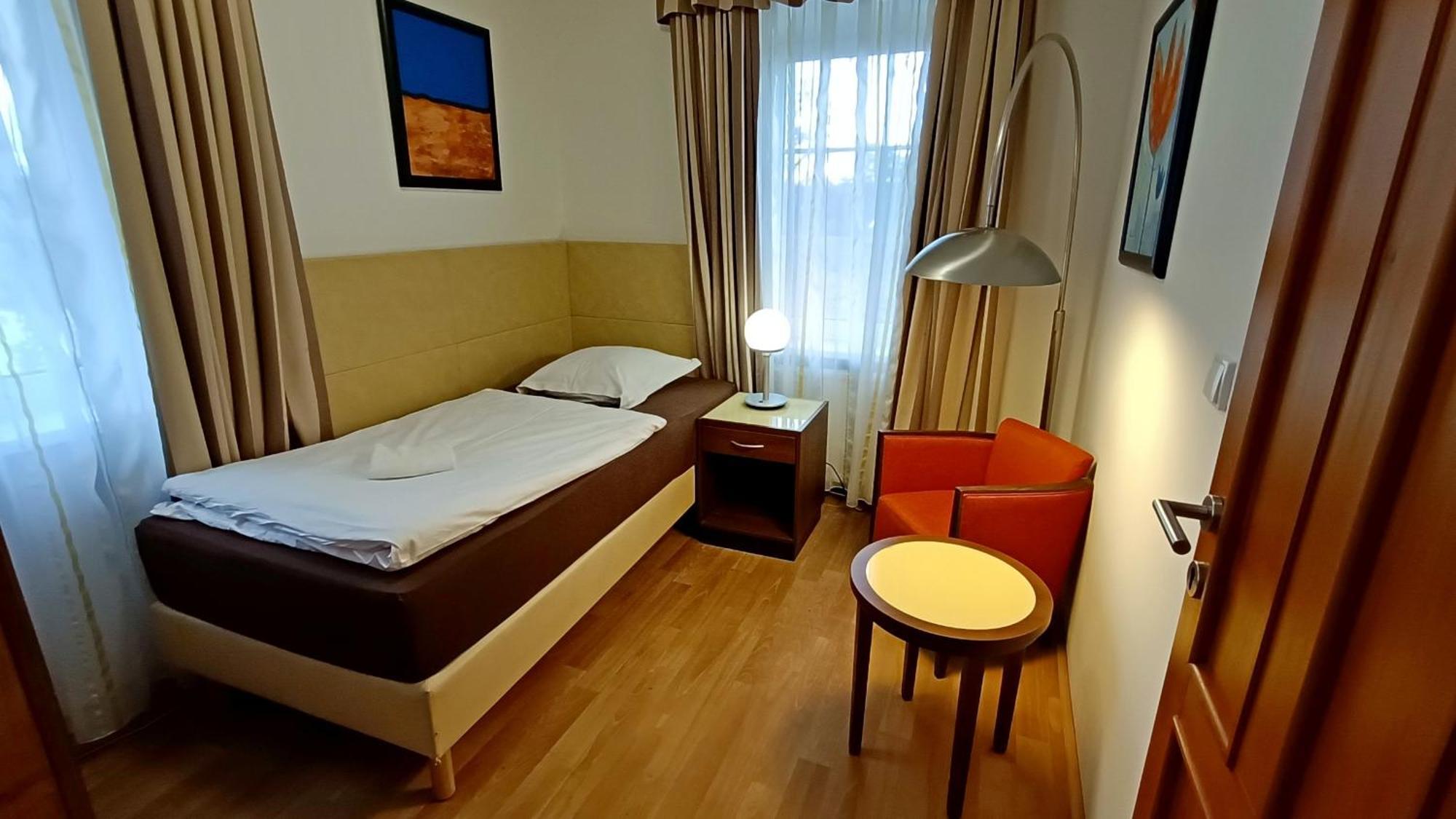 Apartments Gato Karlovy Vary Dalovice Εξωτερικό φωτογραφία