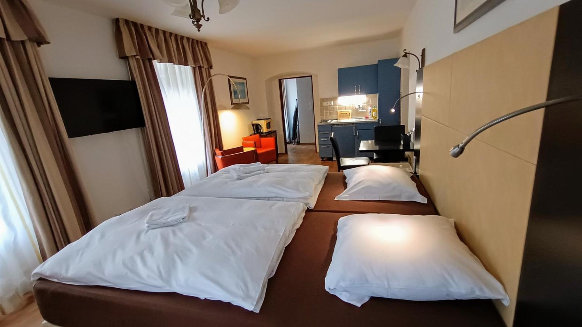 Apartments Gato Karlovy Vary Dalovice Εξωτερικό φωτογραφία